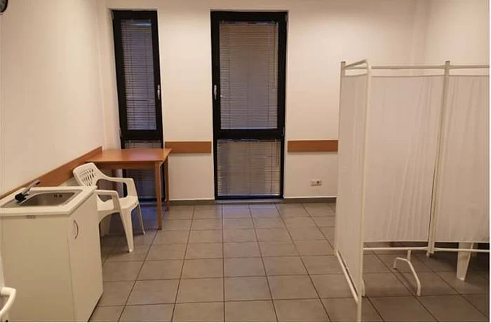 Așa arată unul dintre cele șase puncte de vaccinare de la centrul organizat la Clubul Seniorilor ”Mihai Eminescu”