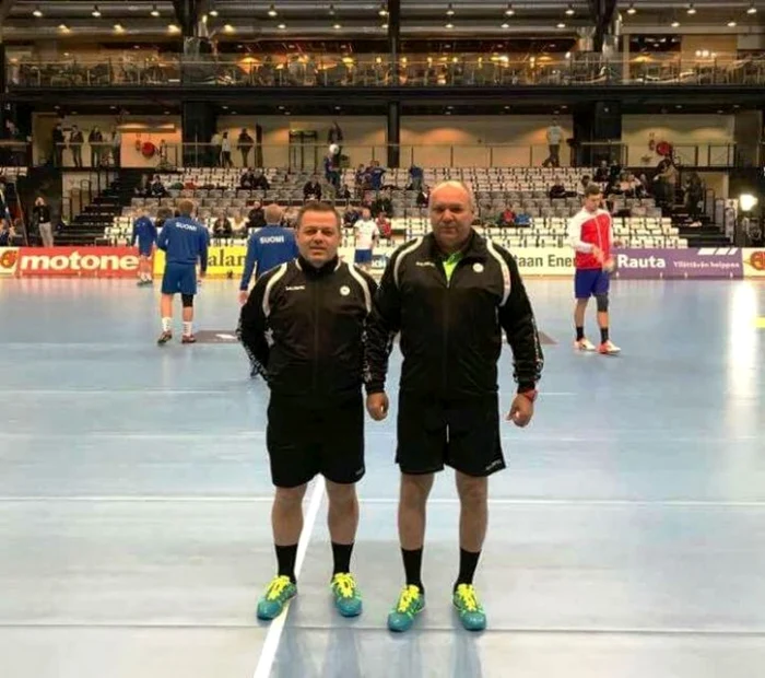 Robert Harabagiu şi Silviu Stănescu arbitrează un meci de Liga Campionilor