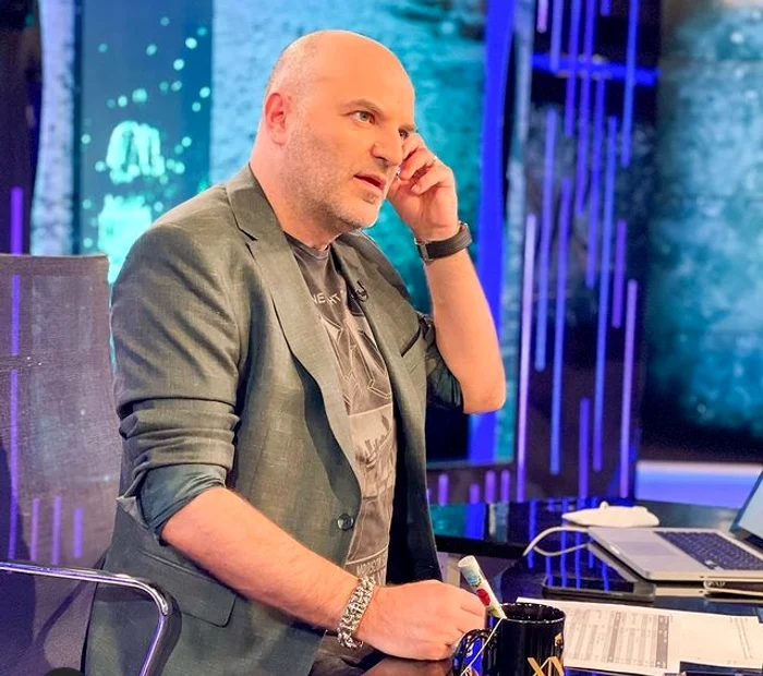 
    Dan Capatos l-a pus la punct pe Ioniță de la Clejanifoto: Antena Stars  