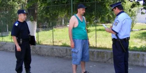 Reşiţa: Poliţiştii şi jandarmii au aplicat aproximativ 3.000 de amenzi în  luna august