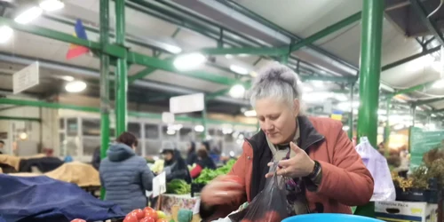 craciunul 2024, preturi in piata slatina brazi, aranjamente si legume   foto alina mitran (4) jpg