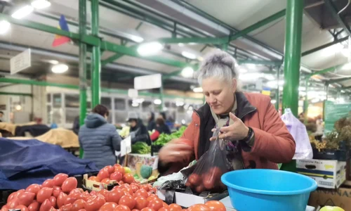 craciunul 2024, preturi in piata slatina brazi, aranjamente si legume   foto alina mitran (4) jpg