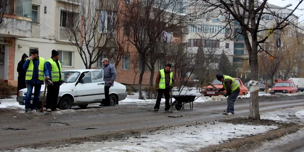 Deşi au fost reparate de câteva luni, multe străzi din Focşani au acum mai multe gropi decât înainte