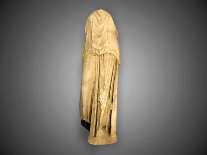 Statuia a fost găsită la un coș de gunoi din Salonic