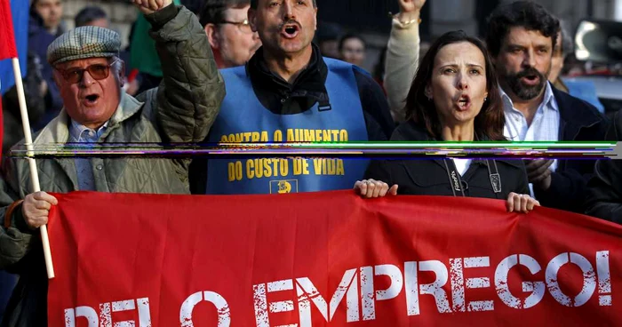 Protestele din Portugalia împotriva măsurilor de austeritate au condus, şi aici, la schimbarea Guvernului