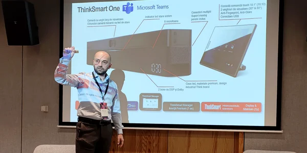 Tudor Bercan Lenovo prezentând ThinkSmart One jpg