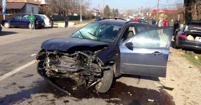 Trei maşini au fost implicate în accidentul produs sâmbătă la Grădinari. FOTO: ISU Olt