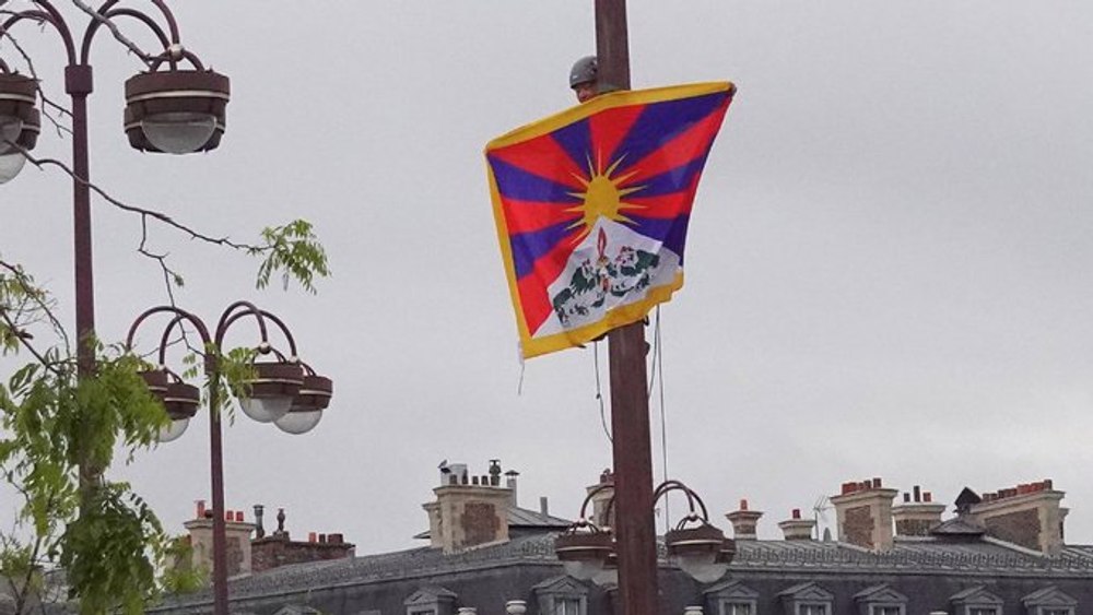 Miting al comunității tibetane la Paris pentru a denunţa vizita preşedintelui Xi Jinping