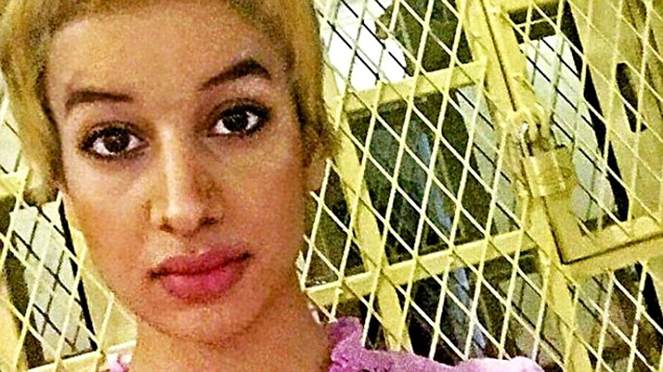 
    Amina Al-Jeffery a fost dusă în Orientul Mijlociu în urmă cu 5 ani de tatăl ei. Acum, strigă disperată după ajutor  