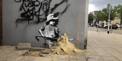 Un zid din Suffolk pictat de Banksy foto bbc