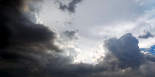 Meteorologii anunţă cer noros
