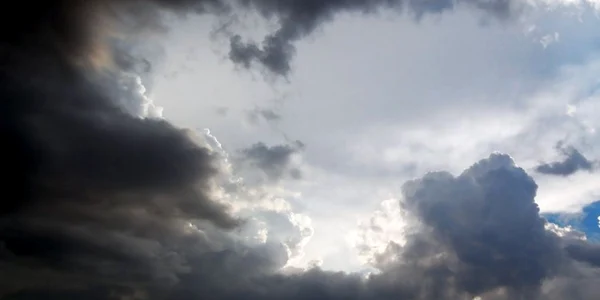 Meteorologii anunţă cer noros