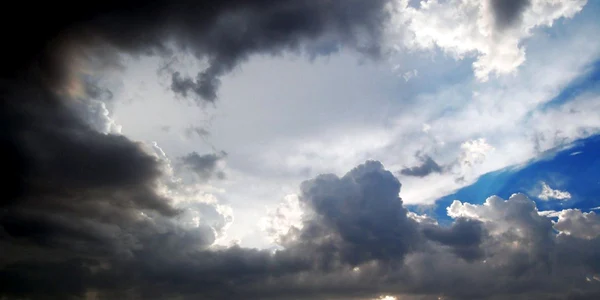 Meteorologii anunţă cer noros