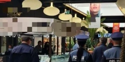 politia la mall foto jurnaldevrancea.ro
