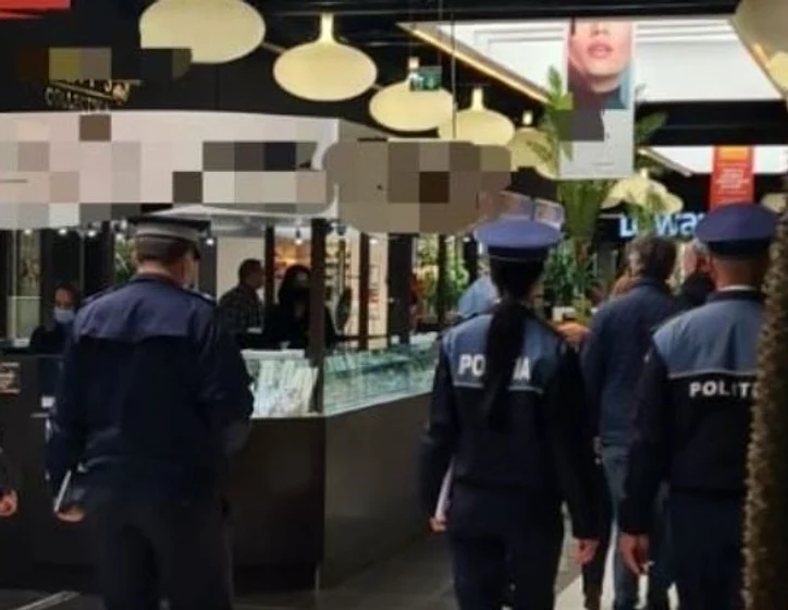 Foto ilustrativă cu Politia la mall SURSA jurnaldevrancea.ro