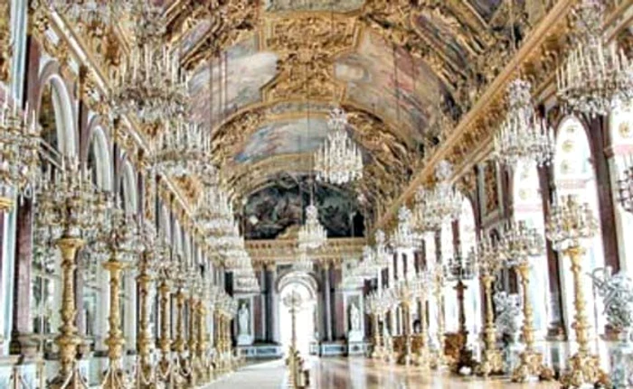 Castelul Peleş. Sala Oglinzilor este impresionantă