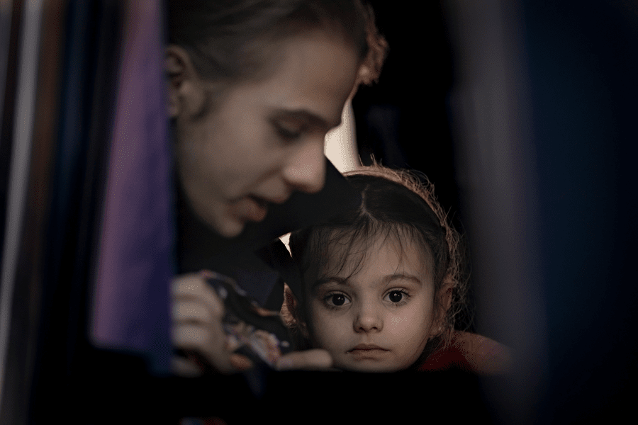 Corespondent român de război premiat la Prix Bayeux: „Fotografia este un limbaj universal“