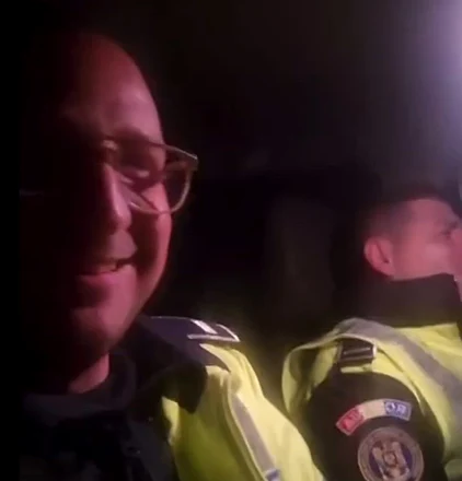 Cei doi polițiști sunt din Brăila Foto: captură video