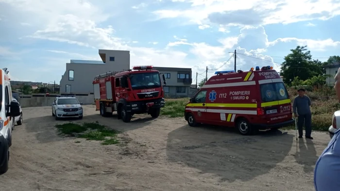 Pompierii au ajuns pe malul lacului foto: SAJ Constanţa