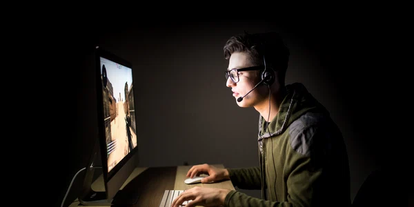 _jocuri video_calculator_shutterstock 1072921127 jpg