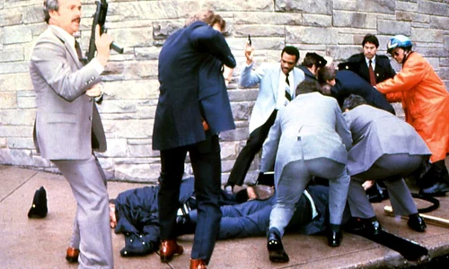 40 de ani de la tentativa de asasinat asupra lui Ronald Reagan  Cum i a supravieţuit şi ce traseu a avut la Casa Albă jpeg
