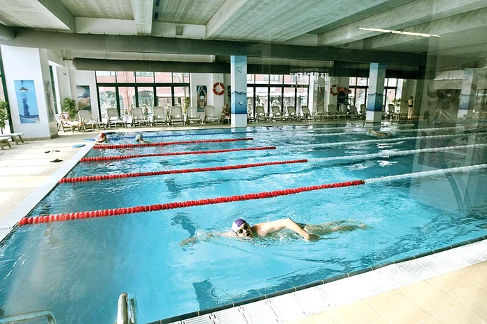 Bazinul clubului  este preferatul clienţilor
