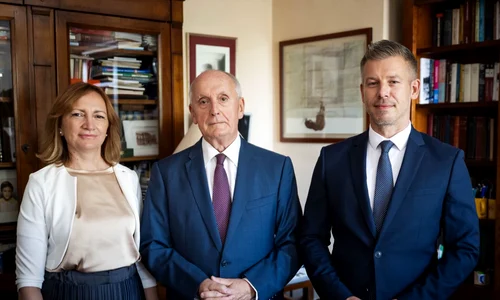 Andrea Bujdosó, lidera fracțiunii parlamentare TISZA, András Baka si Peter Magyar foto facebook peter magyar png