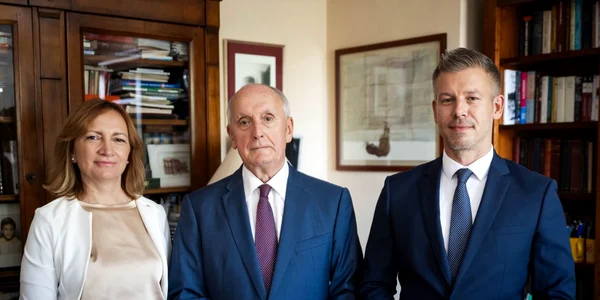 Andrea Bujdosó, lidera fracțiunii parlamentare TISZA, András Baka si Peter Magyar foto facebook peter magyar png