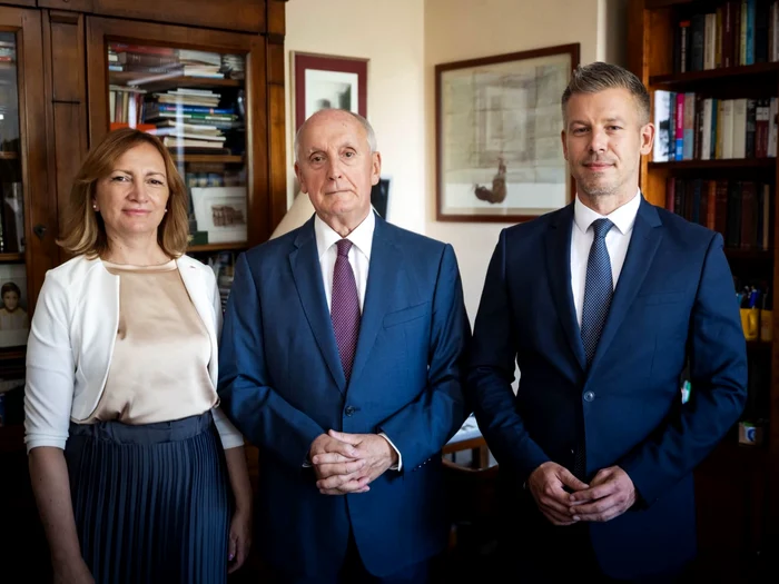 Andrea Bujdosó, lidera grupului parlamentar TISZA, András Baka si Peter Magyar/FOTO: Facebook