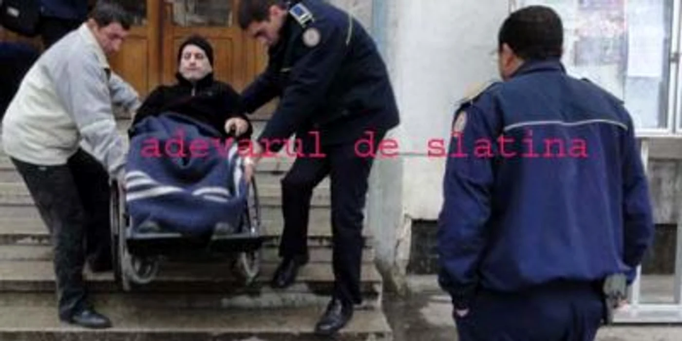 Constantin Enache, poreclit Mafiotu', şeful grupării, este imobilizat în urma unui accident vascular ischemic suferit pe 13 septembrie 2011