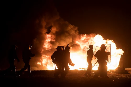 Poliţia franceză evacuează tabăra de emigranti Jungla din Calais FOTO Guliver / Getty Images