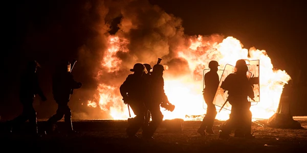 Poliţia franceză evacuează tabăra de emigranti Jungla din Calais FOTO Guliver / Getty Images