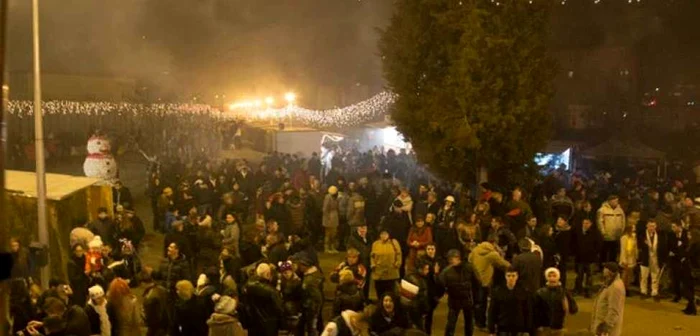 Hunedorenii au venit în număr mare la petrecerea de Anul Nou. FOTO: Primăria Hunedoara.