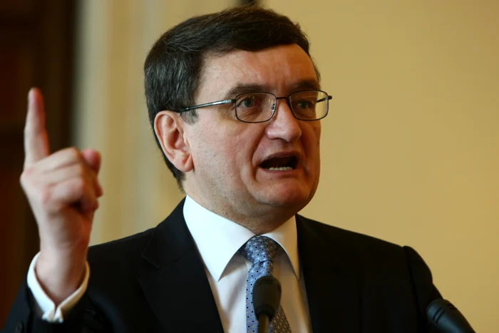 
    Victor Ciorbea consideră că ordonanța privind bacșișul îi afectează pe patroni  