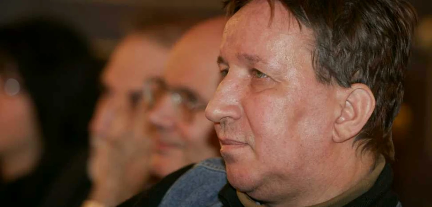 Traian T. Coşovei (28 noiembrie 1954 - 1 ianuarie 2014) a fost
	un membru marcant al
	Cenaclului de Luni, condus
	de Nicolae Manolescu FOTO Marian Iliescu