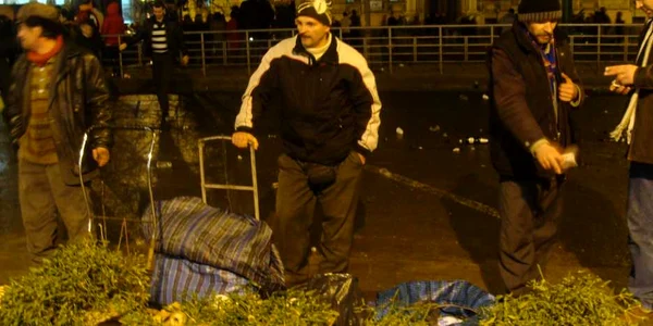 Comercianţii de vâsc au avut încasări în primele clipe ale noului an
