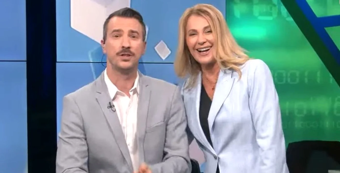 Nadia Comăneci, la pupitrul știrilor din studioul Euronews / foto: captură video