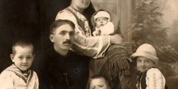 familia arnautoiu
