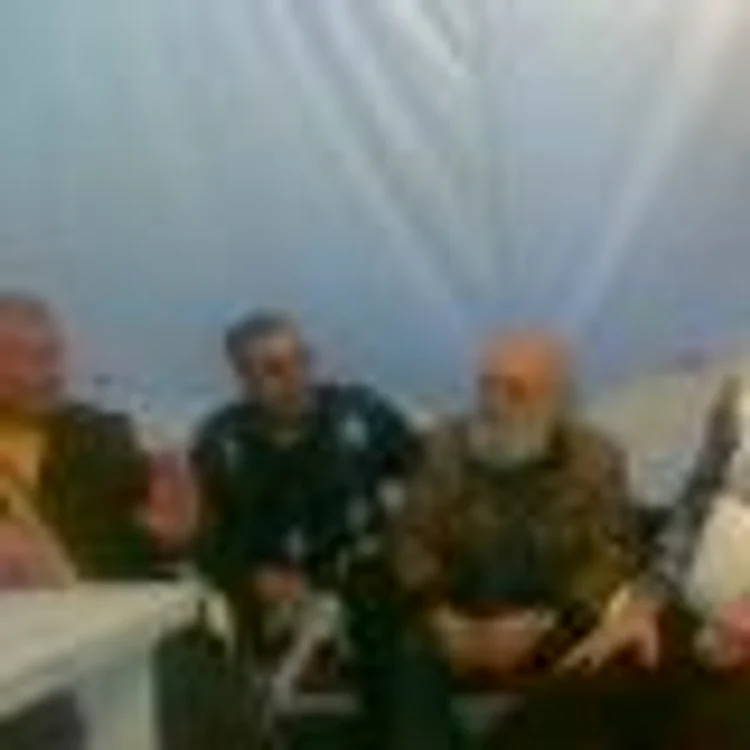 Deputatul Eugen Bădălan de vorbă cu revoluționarii 