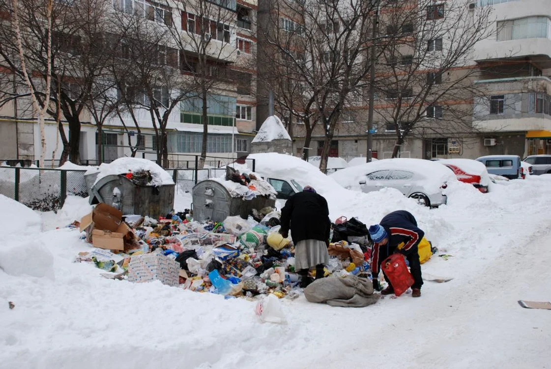 Oamenii străzii sunt primii care pot îngheţa de frig