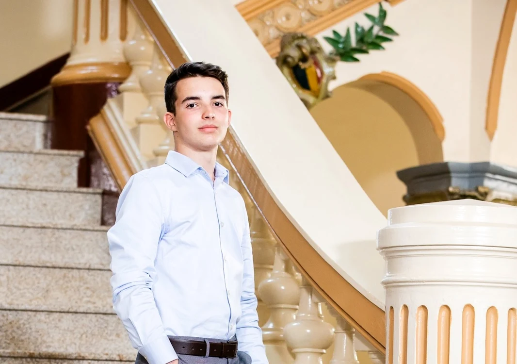 Alexandru Trifu este pasionat de literatură                                              Foto: Facebook