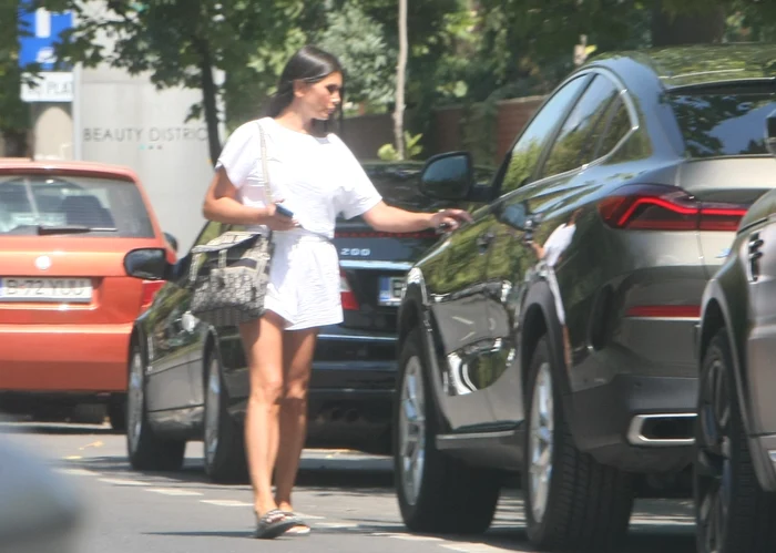 Elena s-a dus la coafor la un salon din nordul Capitaleifoto: Mihai Ionescu