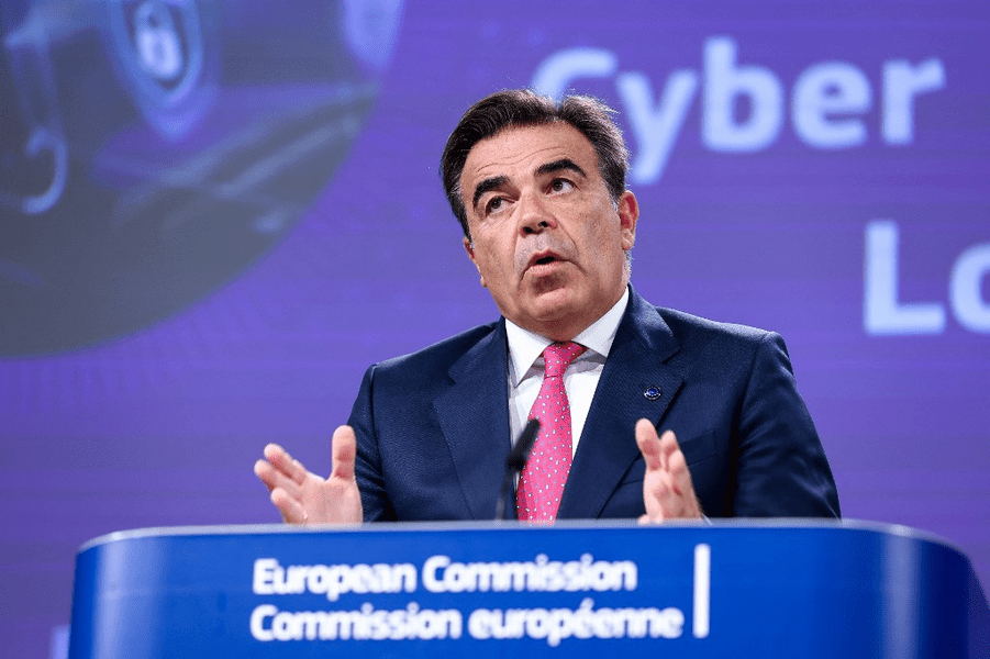 Vicepreşedintele CE, Margaritis Schinas, spune că a primit doar o minge și ciocolată din partea Qatarului, la deschiderea Cupei Mondiale