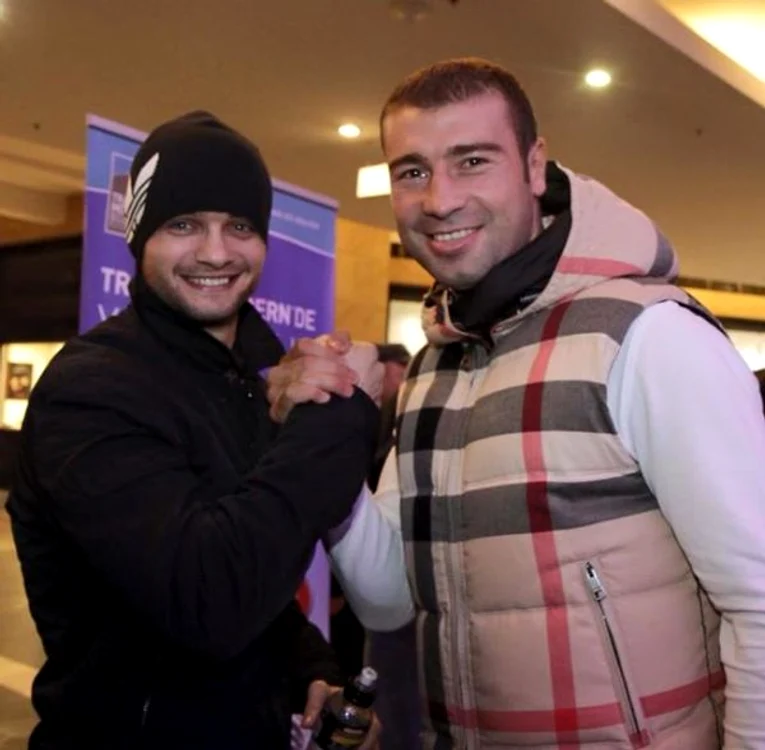 
    Jo Jo Dan si Lucian Bute, cei doi buni prieteni, inaintea meciului disputat de primul la QuebecFoto: Facebook  