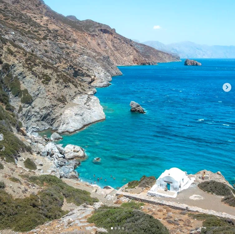 Vedere de pe insula Amorgos din Grecia. Sursă foto: Instagram 