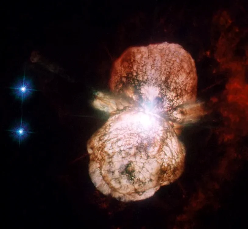 Explozia sistemului binar Eta Carinae, înregistrată de către telescopul Hubble