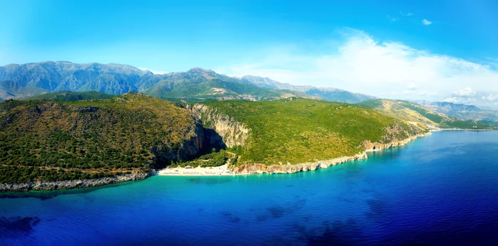 Nu doar plajă, ci și o întindere impresionantă de pădure. FOTO: Shutterstock