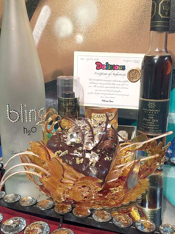 
    Desertul a fost ornat cu aur de 24 de carate şi „diamante” de zahărFoto: Photoland, Caters,123RF  