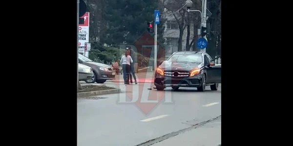 Bătaie între fete după un accident rutier sursa BZI