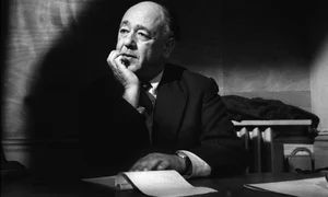 Eugen Ionescu stând la birou   portret alb negru GettyImages jpg